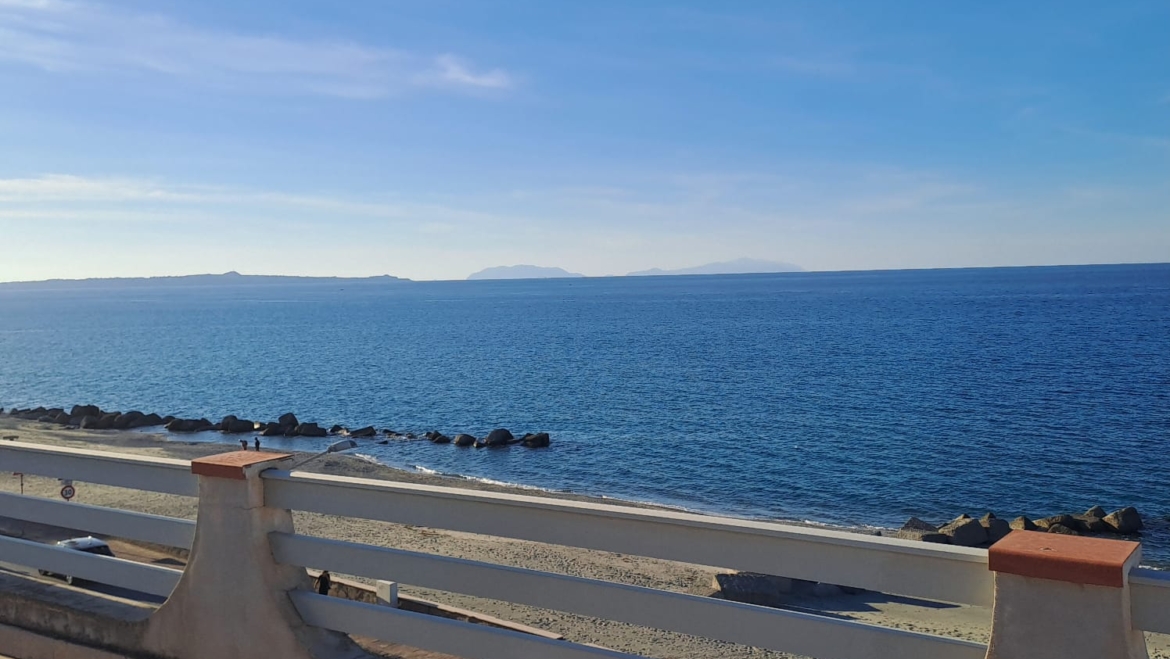 ESCLUSIVO 5 VANI CON TERRAZZO a 10 metri dal mare