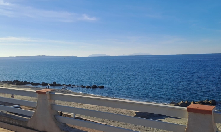 ESCLUSIVO 5 VANI CON TERRAZZO a 10 metri dal mare