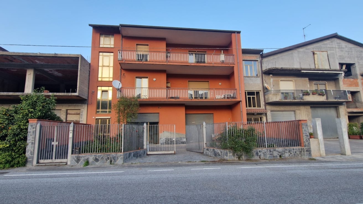 GOLE ALCANTARA intero stabile indipendente