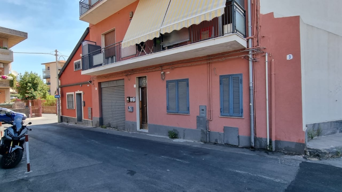 MASCALUCIA CENTRO 3 vani con porzione di terrazza