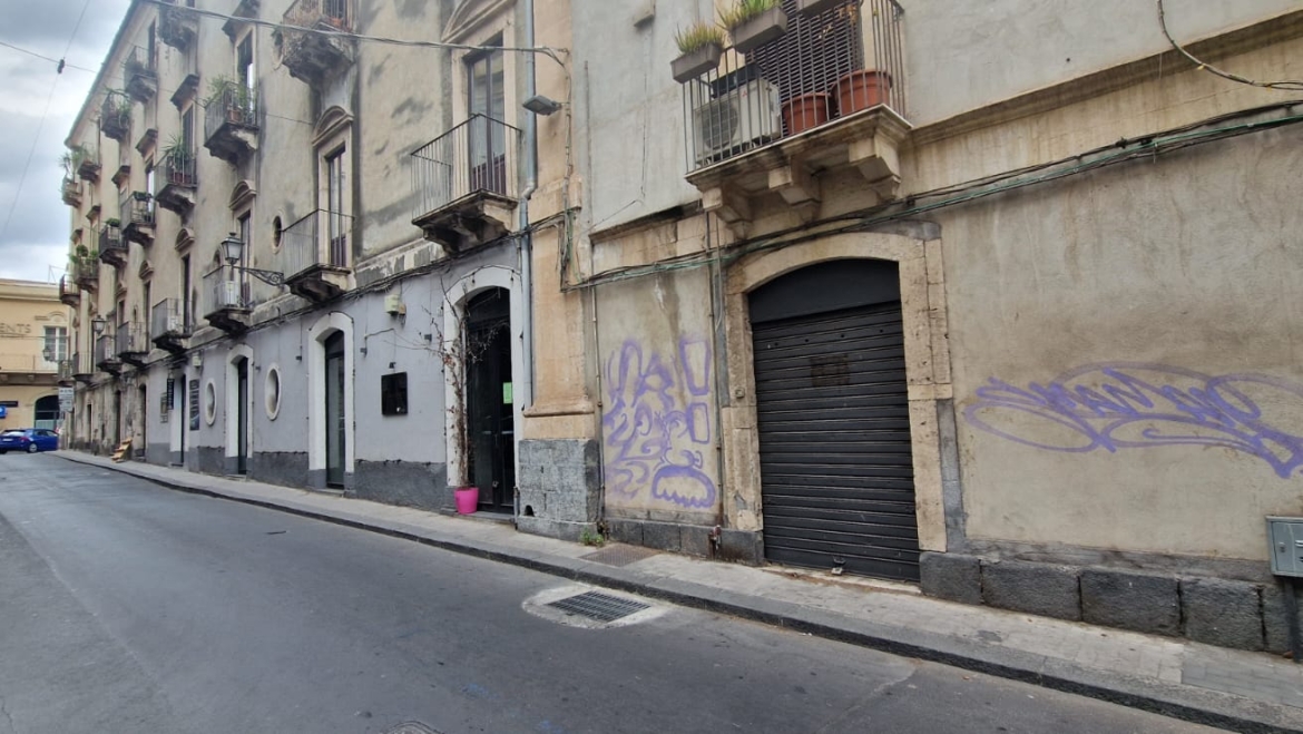 PIAZZA UNIVERSITA’ locale deposito mq.33