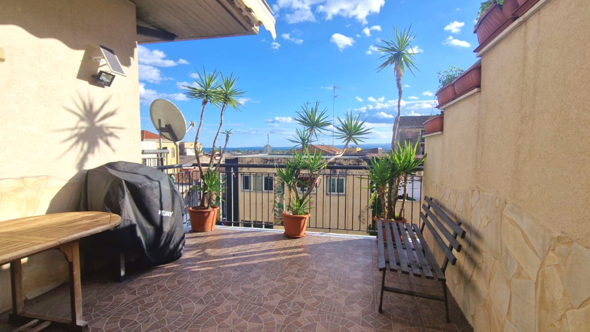 PIAZZA PALESTRO – rifinito 4 vani terrazzino vista mare