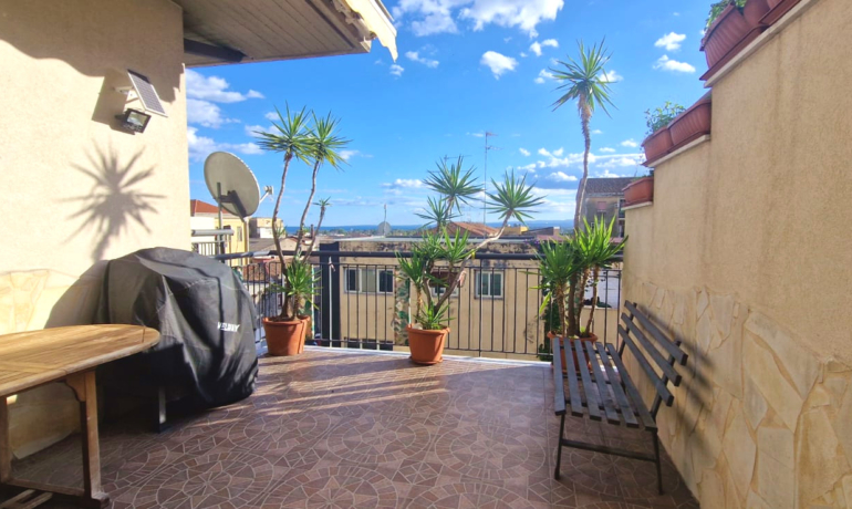 PIAZZA PALESTRO – rifinito 4 vani terrazzino vista mare