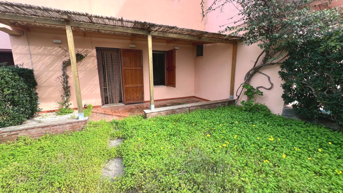 COSTA SARACENA casetta con giardino e garage