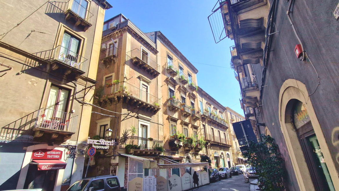 PIAZZA TEATRO MASSIMO 4 vani angolare