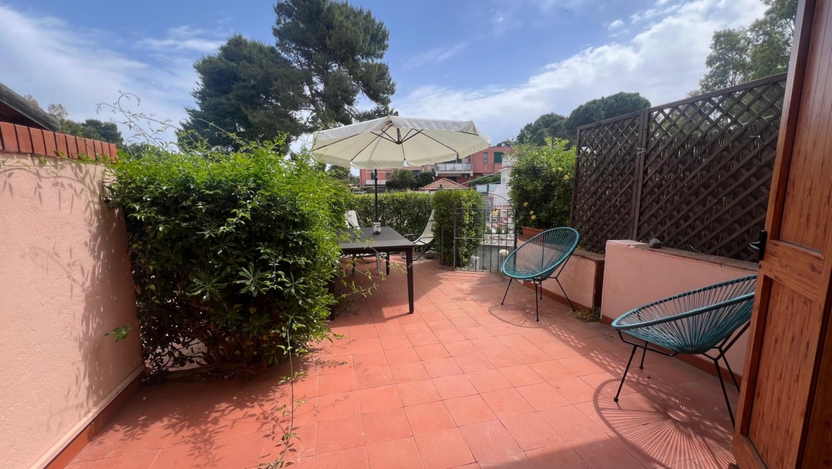 COSTA SARACENA casetta con giardino e garage